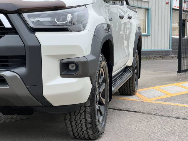 2021 Toyota Hilux 2.8 D-4D Invincible X Auto 4WD Euro 6 (s/s) 4dr